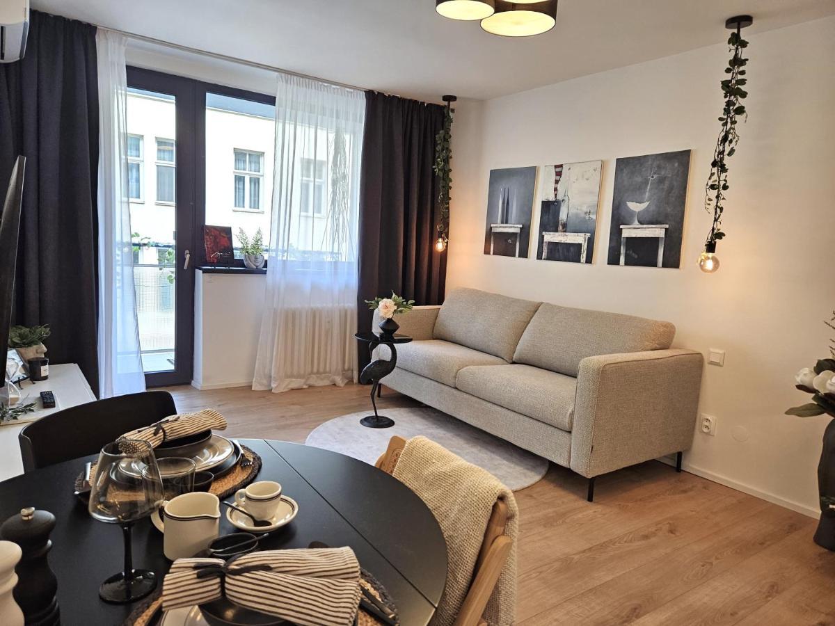Design Apt In Old Town-Free Parking-Balcony Bratislava Exterior photo