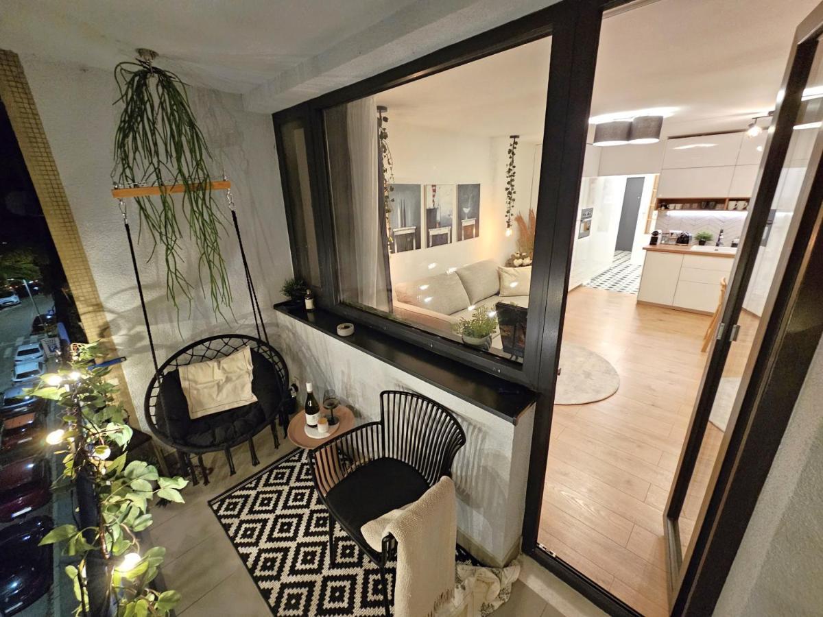 Design Apt In Old Town-Free Parking-Balcony Bratislava Exterior photo