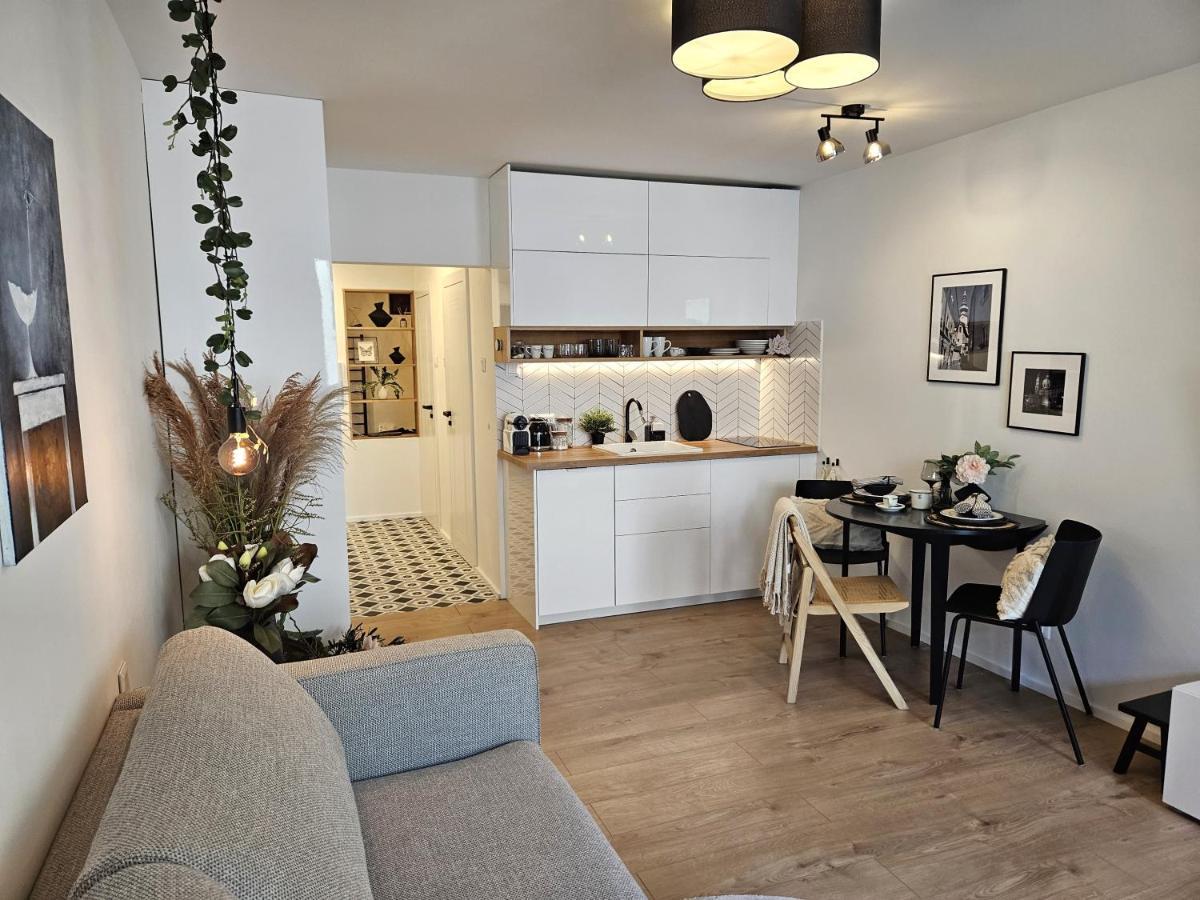 Design Apt In Old Town-Free Parking-Balcony Bratislava Exterior photo