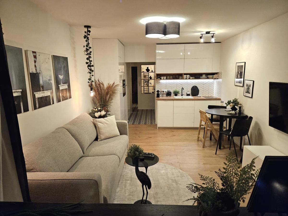 Design Apt In Old Town-Free Parking-Balcony Bratislava Exterior photo