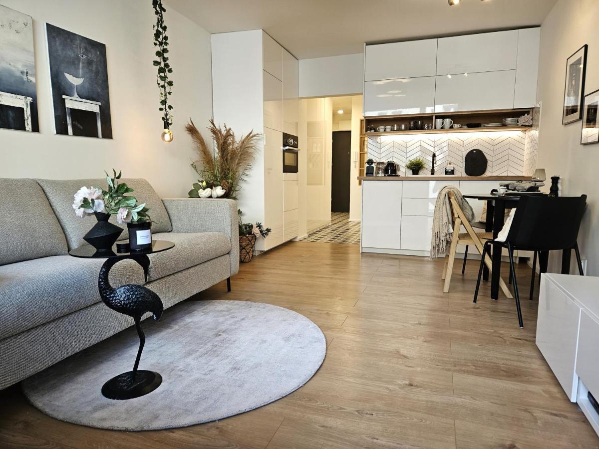 Design Apt In Old Town-Free Parking-Balcony Bratislava Exterior photo