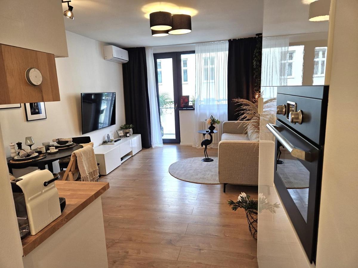 Design Apt In Old Town-Free Parking-Balcony Bratislava Exterior photo