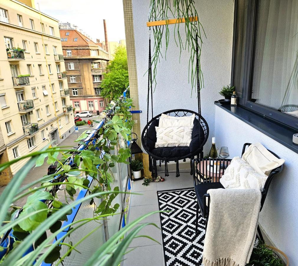 Design Apt In Old Town-Free Parking-Balcony Bratislava Exterior photo